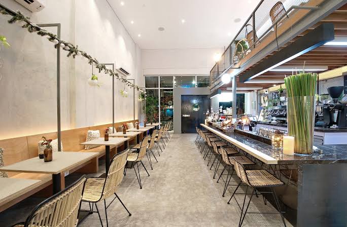 3 Restoran seru buat malam mingguan lo